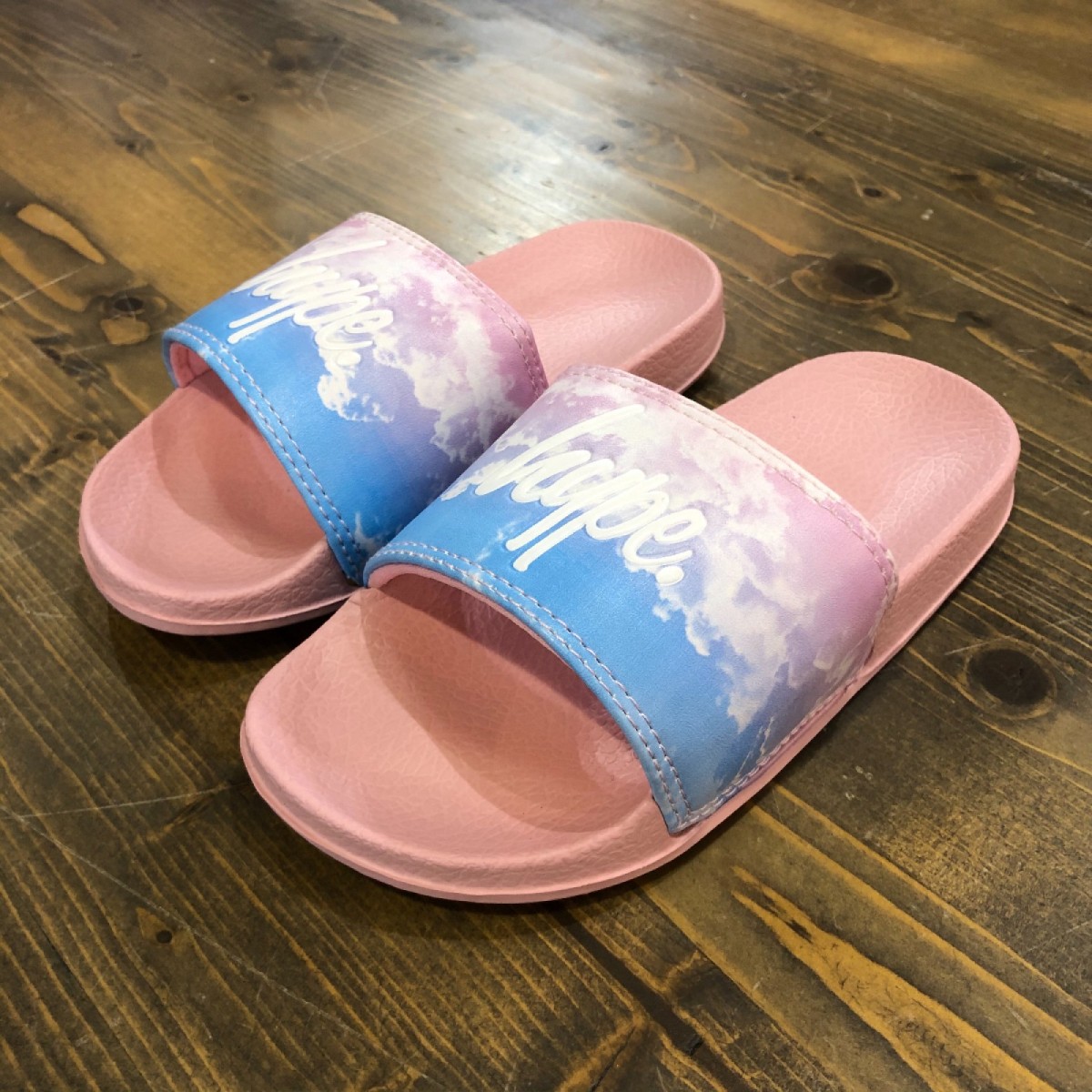 Shop the Cloud Slides That Are Taking Over the Internet - NationaalDebat.com