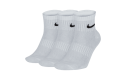 Thumbnail of nike-everyday-lightweight-training-ankle-socks-white_319562.jpg